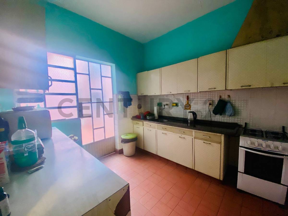 Casa en Venta sobre Av. Gral. Santos y Av.Fdo de la Mora, estratégica ubicación — foto 2