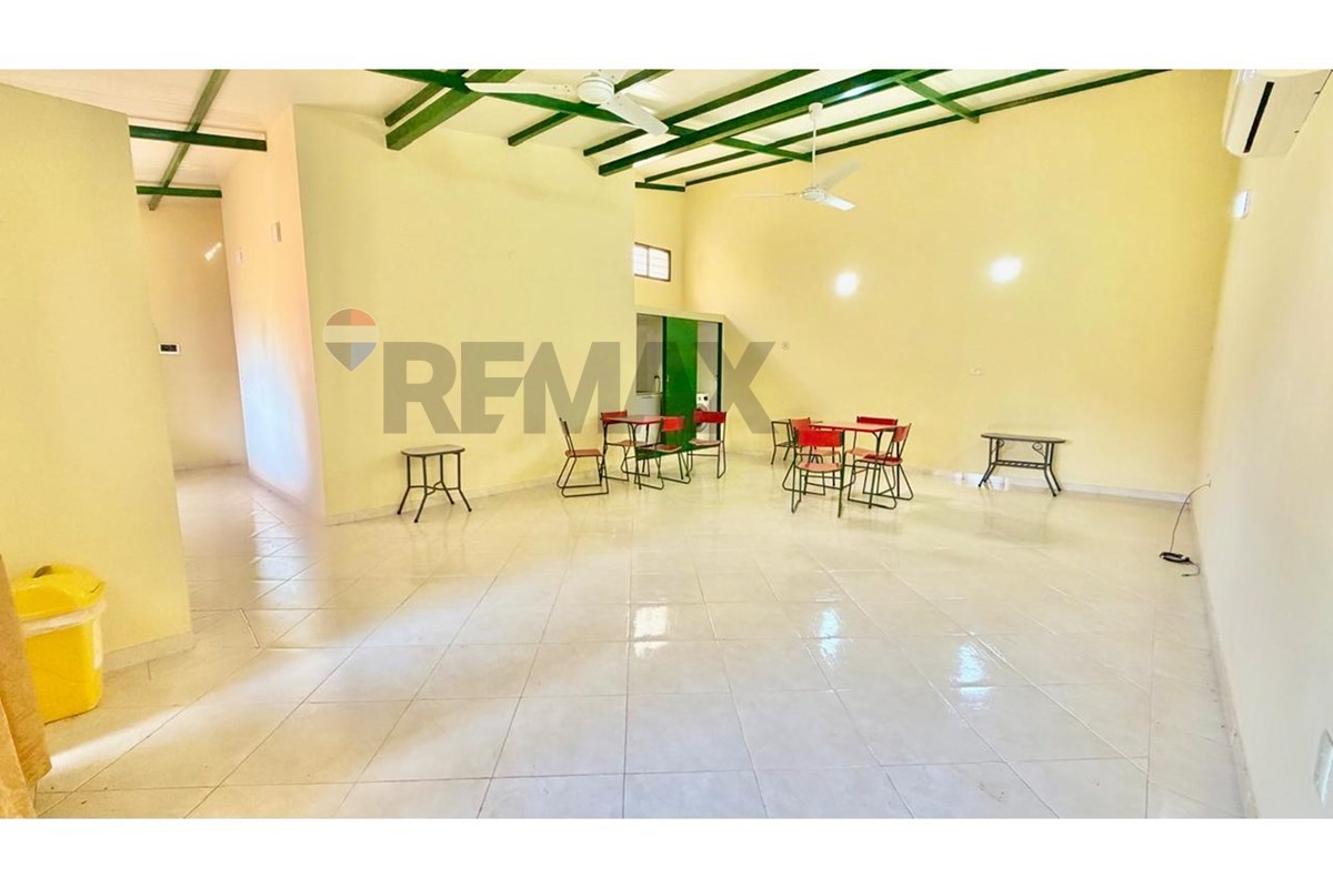 Casa - Alquiler - Luque, Central, Paraguay — foto 3