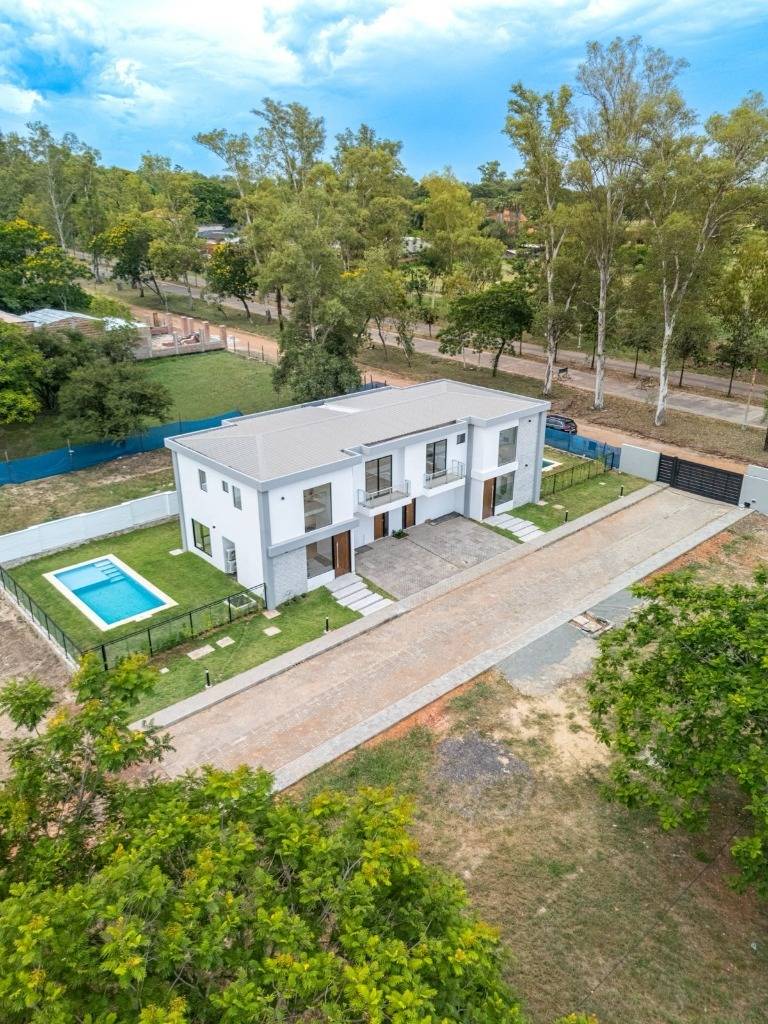 EN VETA CASA PAREADA DE 3 DORMITORIOS EN SUITE EN SURUBI´I — foto 3