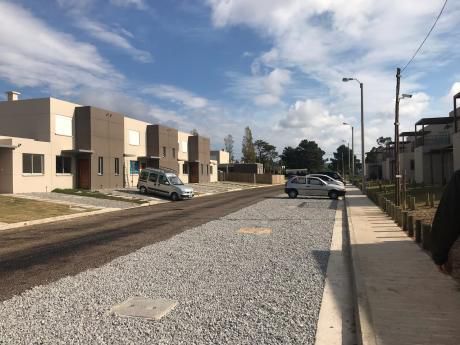 Venta Casa De 3 Dormitorios En Lagomar Sur. Próximo Shopping.