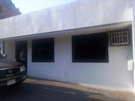 Casa De 8 Habitaciones A Pasos De La Av. Gral Santos