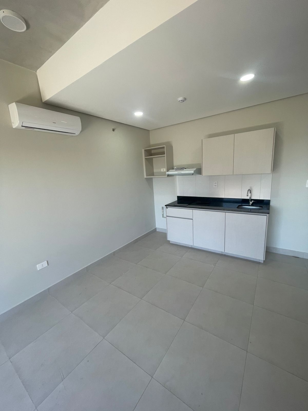 ALQUILO AMPLIO DEPARTAMENTO DE UN DORMITORIO EN ZUBA 6 A ESTRENAR — foto 2