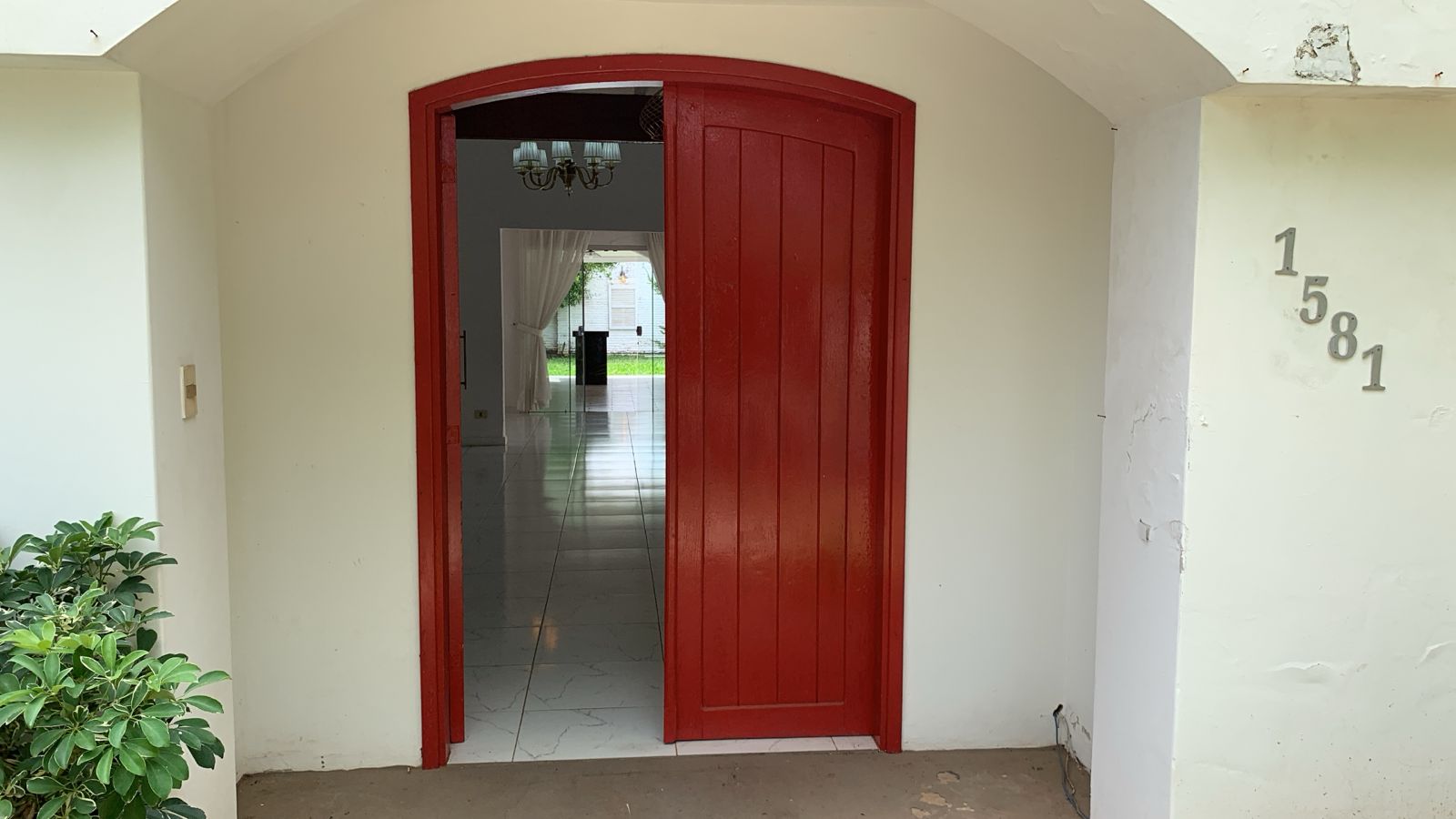 Exclusiva Casa en Alquiler en Asunción - Los Laureles — foto 2