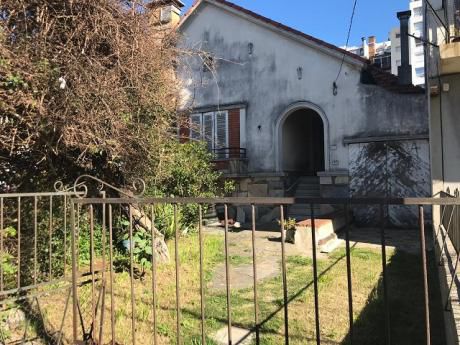 Casa De 3 Dormitorios En Malvin! A Reciclar