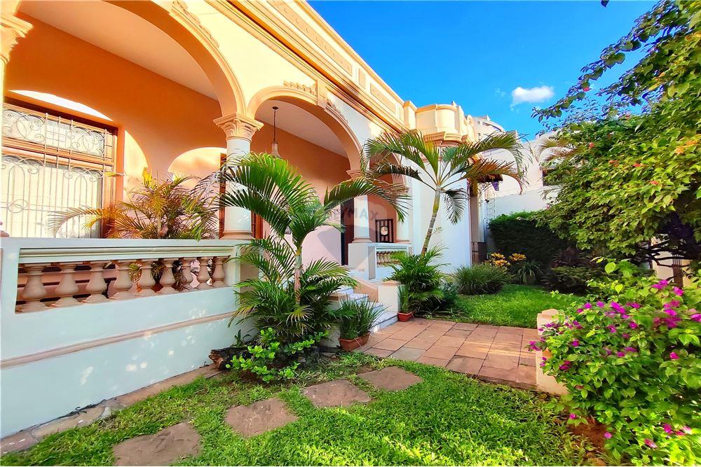 EN VENTA EXCLUSIVA RESIDENCIA EN ASUNCIÓN — foto 2