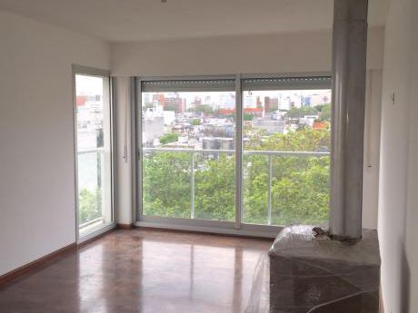 Gran Oportunidad Con Garage A Pasos De La Plaza Varela!!!