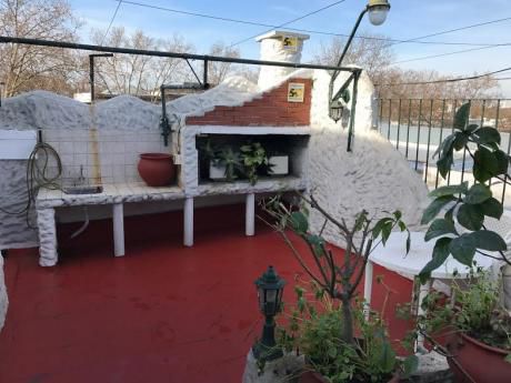 Gran Local Comercial A La Calle Con Muy Buen Departamento