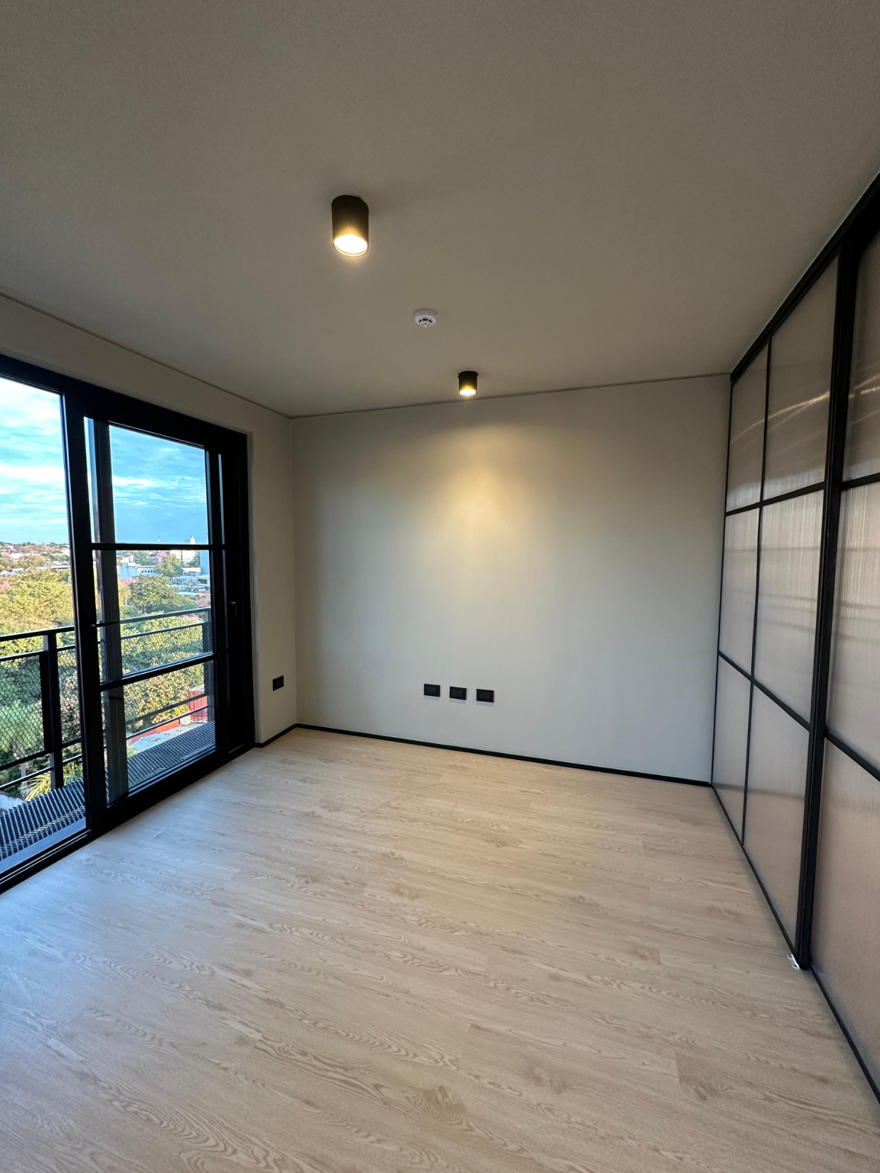 VILLAMORRA EN ALQUILER DEPARTAMENTO DE 1 DORMITORIO — foto 2