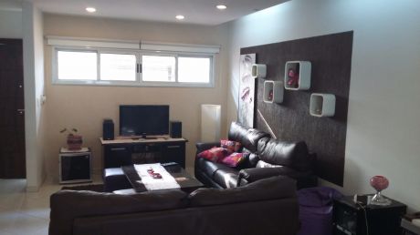 Villa Aurelia: Dos Amplios Duplex, 821 Usd/m2 Construidos!