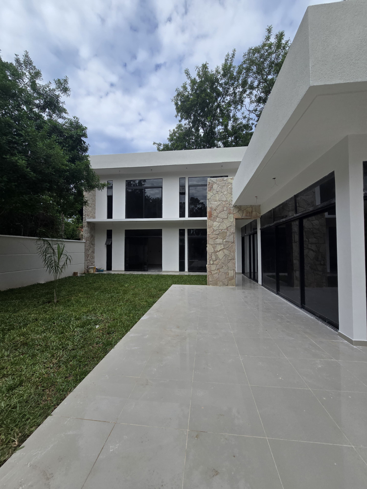 VENDO RESIDENCIA MINIMALISTA A ESTRENAR EN SAN BERNARDINO — foto 3