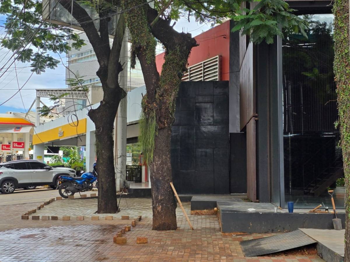 Propiedad Comercial sobre Av. Aviadores de calle a calle zona Shopping del Sol — foto 2