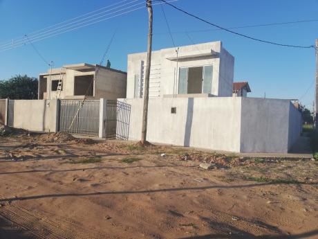 En Pre-venta Amplia Casa Zona Este