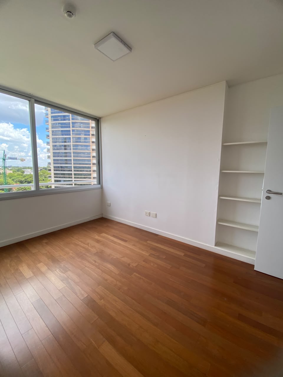 Departamento en alquiler en Ycuá Satí