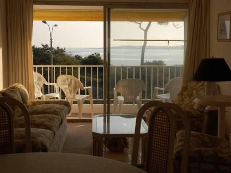 Luminoso Apartamento Sobre Playa Mansa Con Preciosa Vista Al Mar