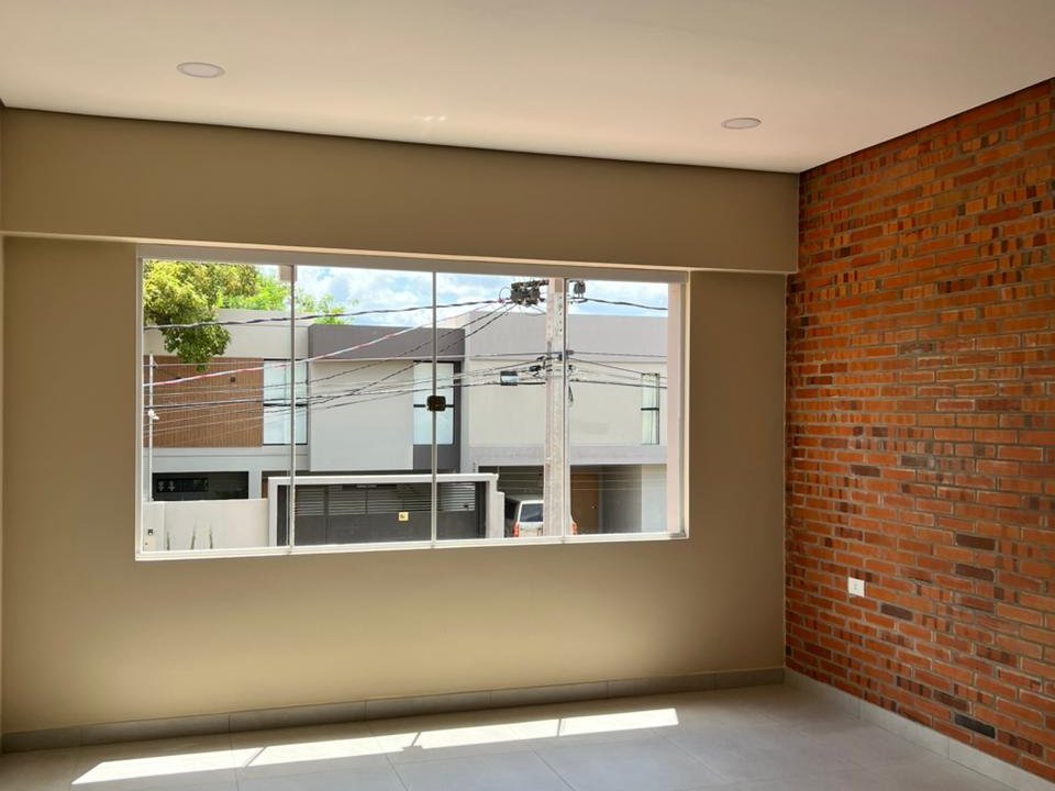 ALQUILO DÚPLEX 3 DORMITORIOS EN LOMA MERLO LUQUE — foto 2