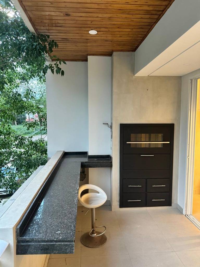 VENDO DEPARTAMENTO SEMI AMOBLADO ZONA LUQUE — foto 3