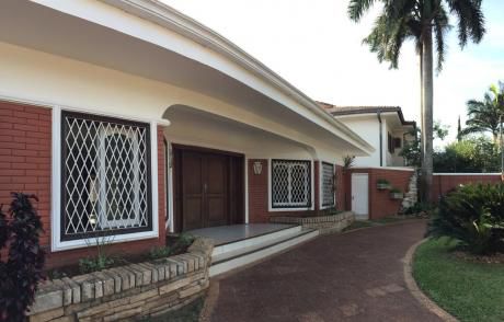 Alquilo Casa En Barrio Nazareth