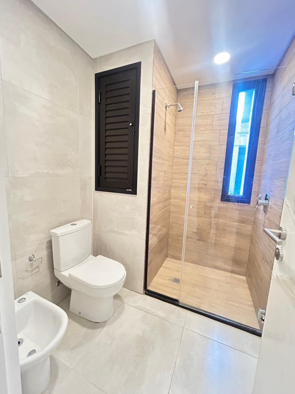 AMPLIO 3 DORMITORIOS + ÁREA DE SERVICIO EN BARRIO JARA — foto 3