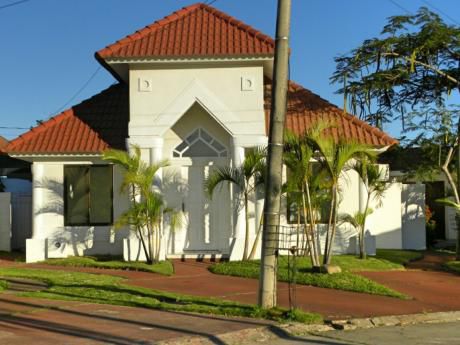 Linda Casa Condominio Cerrado