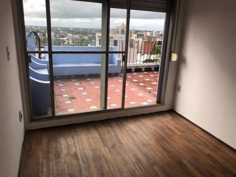Excelente Penthouse De 1 Dormitorio Sobre 18 De Julio