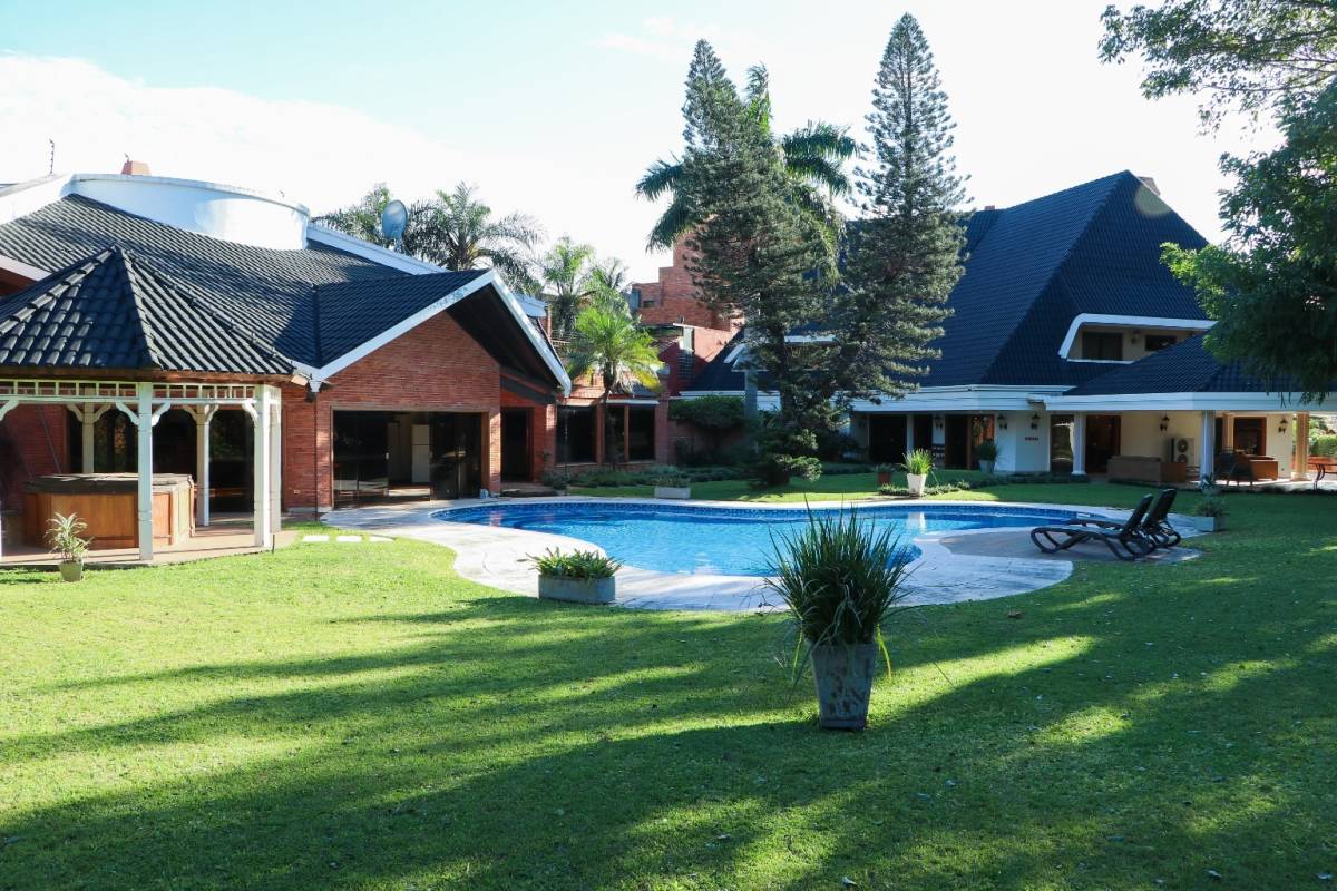 RESIDENCIA DE LUJO EN VENTA – BARRIO MBURICAO — foto 2