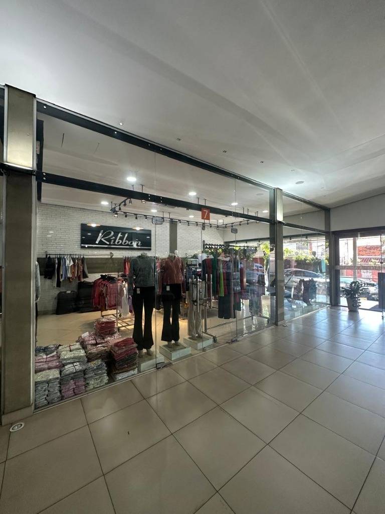 ALQUILO SALON COMERCIAL EN GALERIA AMISTAD - ID 50184 — foto 3
