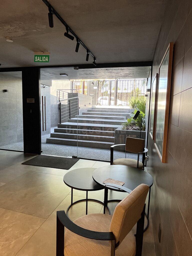 Apartamento de 1 dormitorio en Malvín-Edificio Cathan-Piscina-Cochera opcion · Foto 8