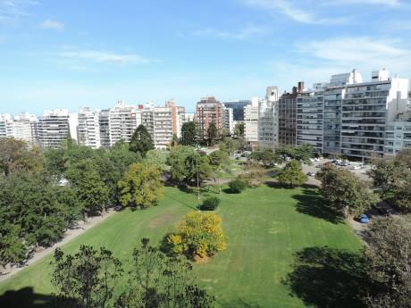Frente A Villa Biarritz! Todo Amueblado. 180 Mts. 2 Gges