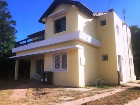 Casa De Gran Porte! 4 Dormitorios Próxima Al Mar!!