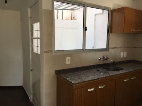 Apartamento A Nuevo, Totalmente Reciclado A Pasos De Av. Italia.