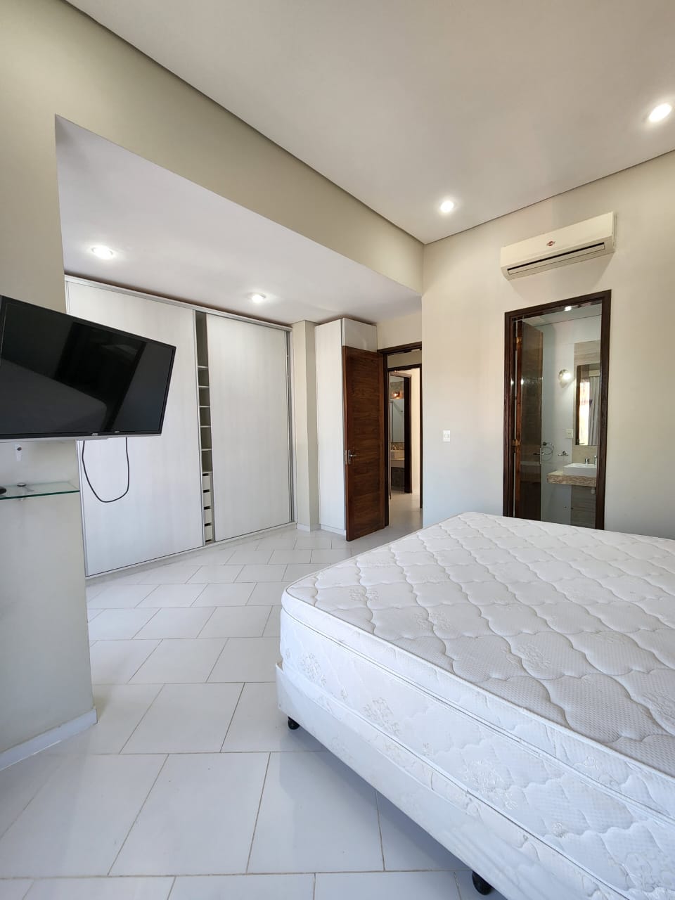 Alquilo 3 habitaciones en suite zona Curda — foto 3