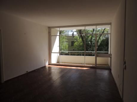 Apartamento De 3 Dormitorios En Parque Rodó. A Mts De Facultad Economía