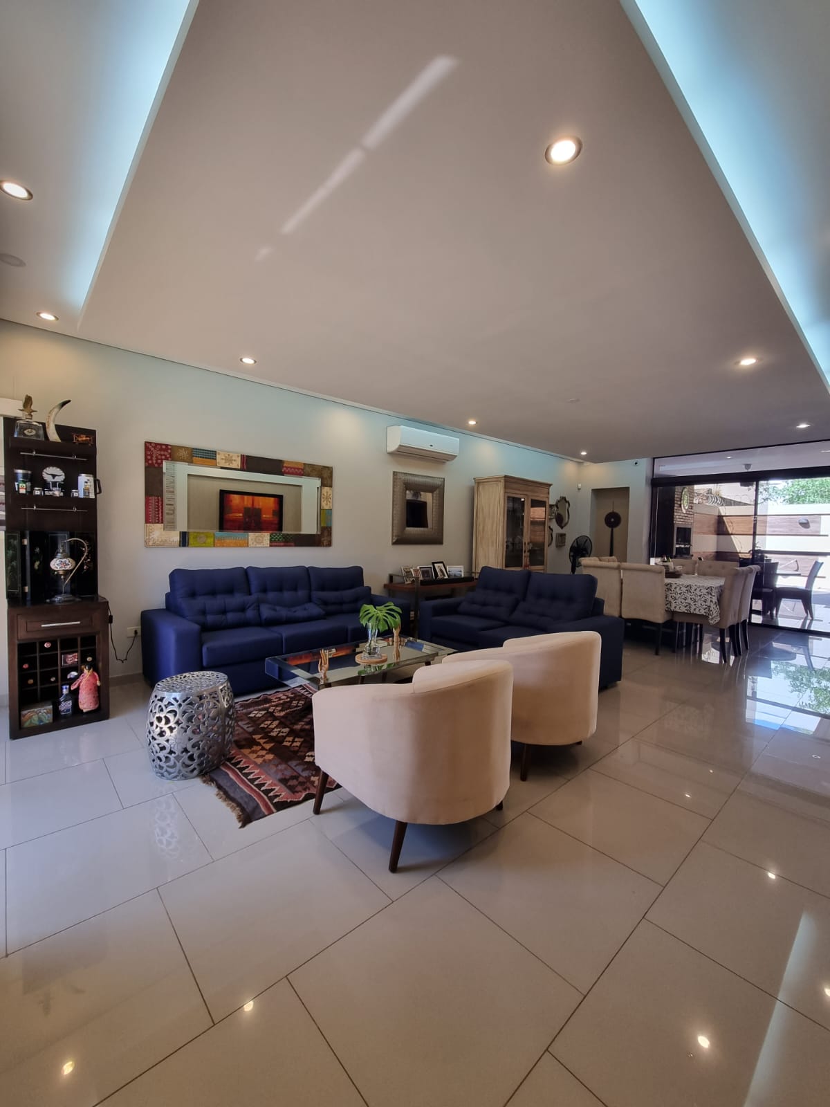 ALQUILO bello y amplio DUPLEX  Barrio Los Laureles — foto 3