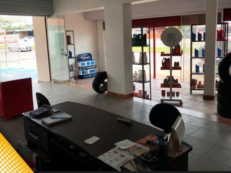 Local Comercial Av. Cristobal De Mendoza