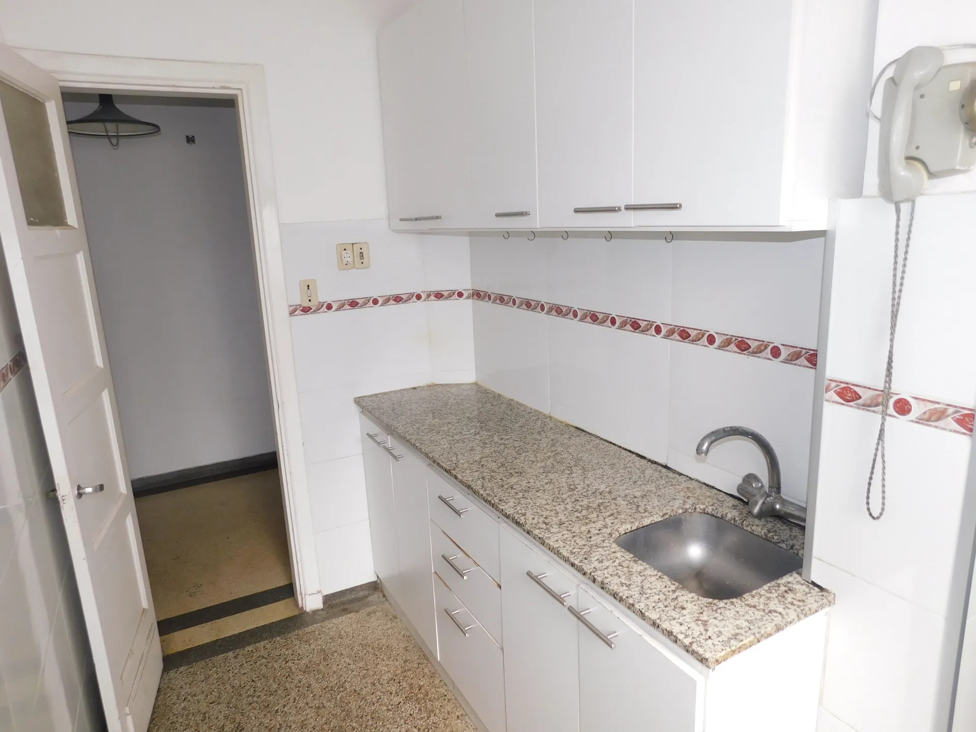 3710 | AMPLIO Y MUY LUMINOSO APTO DE 2 DORMS AL FRENTE CON BALCÓN – CENTRO · Foto 5