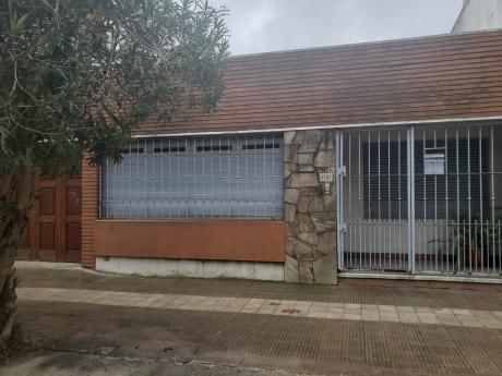 Excelente Casa Céntrica En Las Piedras