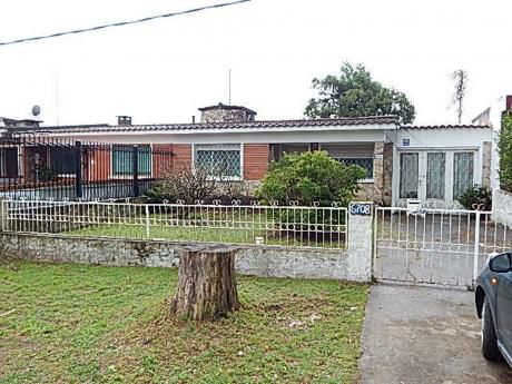 Casa Y Apartamento A La Venta En Sayago Norte