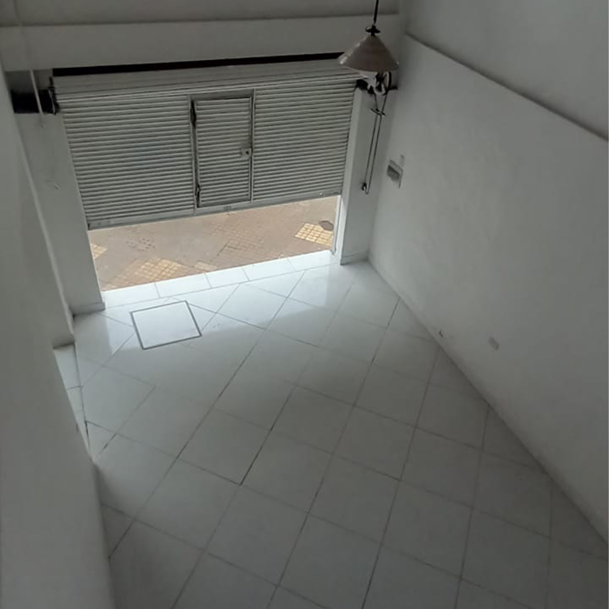 Alquier de Salon Comercial - Edificio Corralon — foto 3