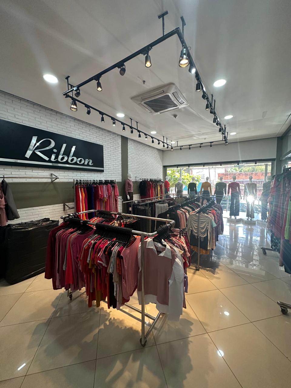 ALQUILO SALON COMERCIAL EN GALERIA AMISTAD — foto 3