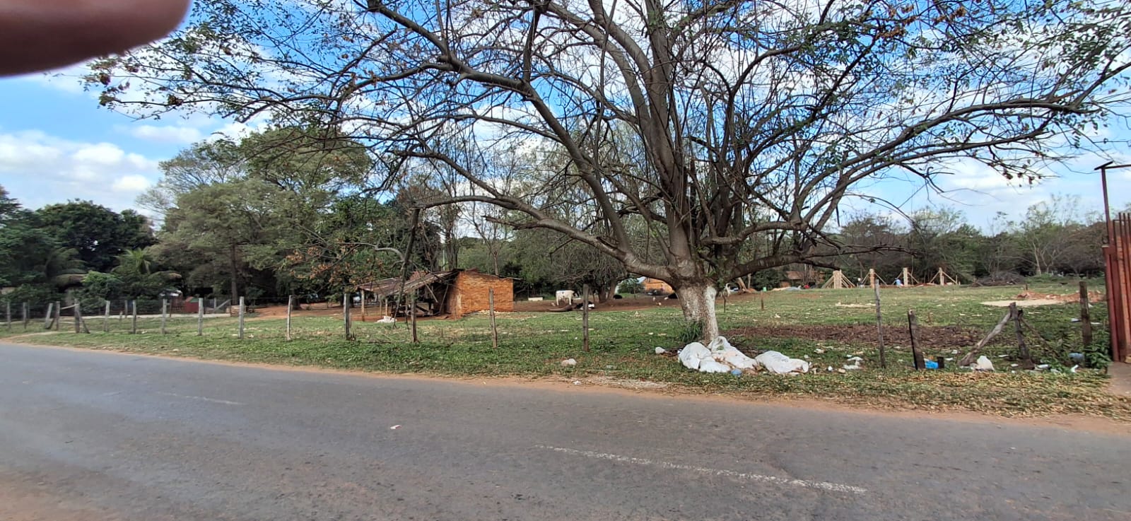 VENDO AMPLIO TERRENO en VILLA ELISA — foto 3