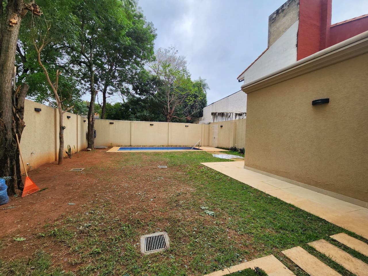 *ALQUILO HERMOSA RESIDENCIA ESTILO TOSCANO*  Barrio Herrera — foto 2