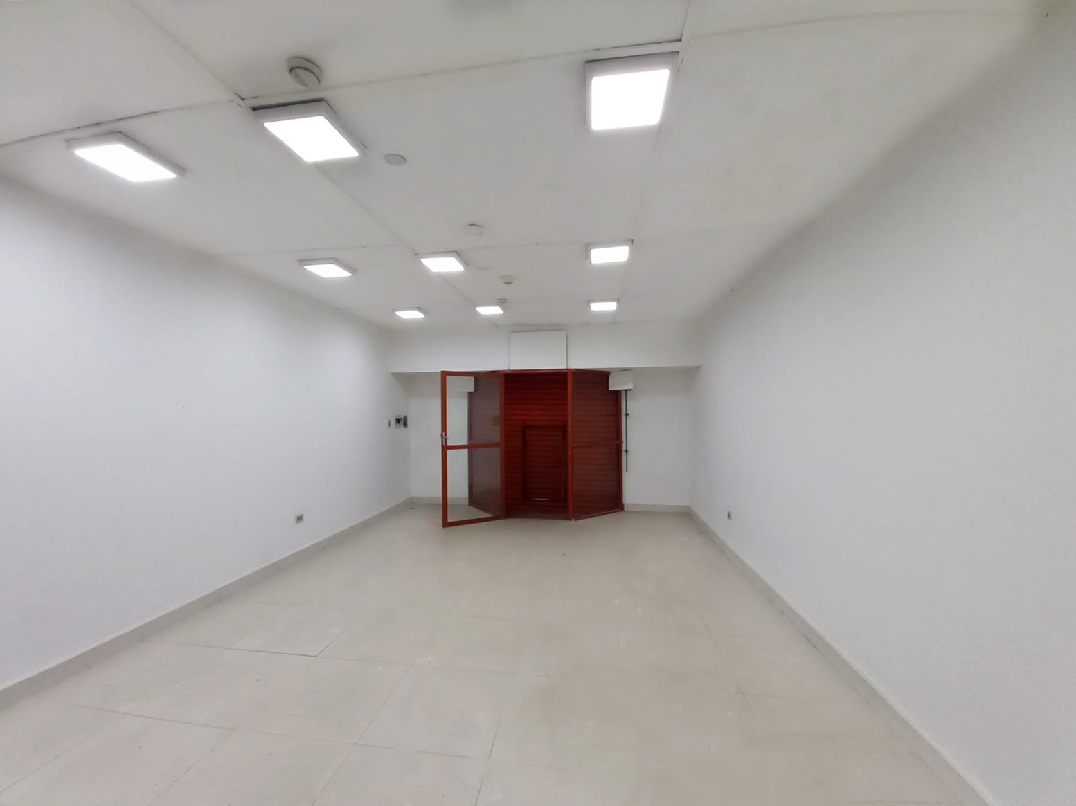 ALQUILER DE SALON COMERCIAL EN SAN LORENZO — foto 2