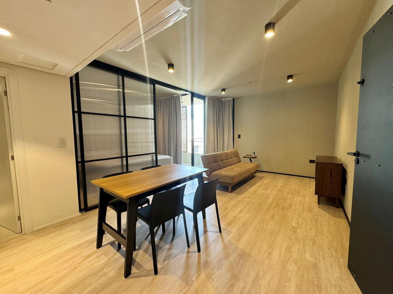 ALQUILO DEPARTAMENTO 1 DORMITORIO AMOBLADO + 1 COCHERA - EDIFICIO THE STATION — foto 2