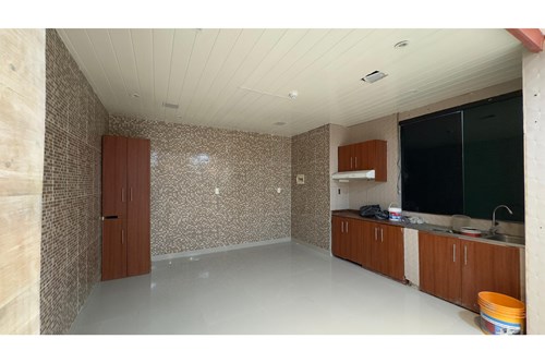 ALQUILER DE LOCAL COMERCIAL EN LIMPIO — foto 2