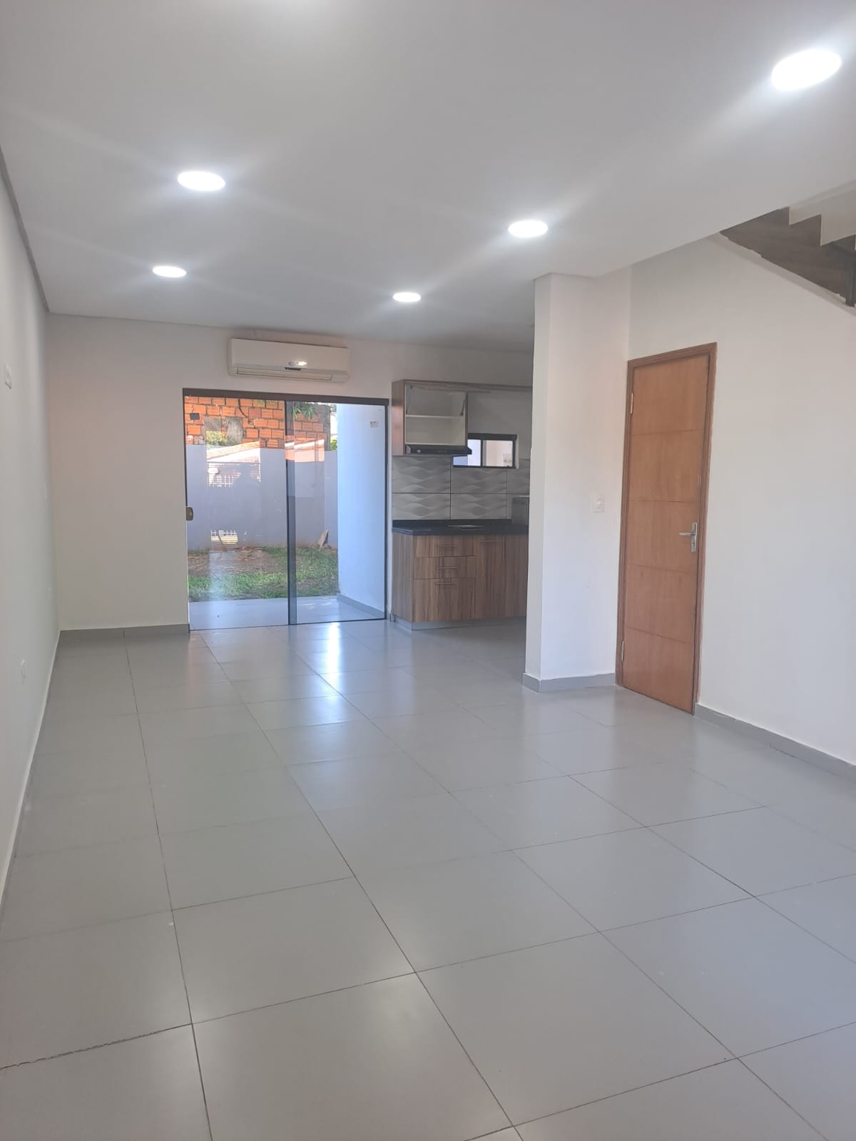 DÚPLEX EN ALQUILER EN SAN LORENZO — foto 2