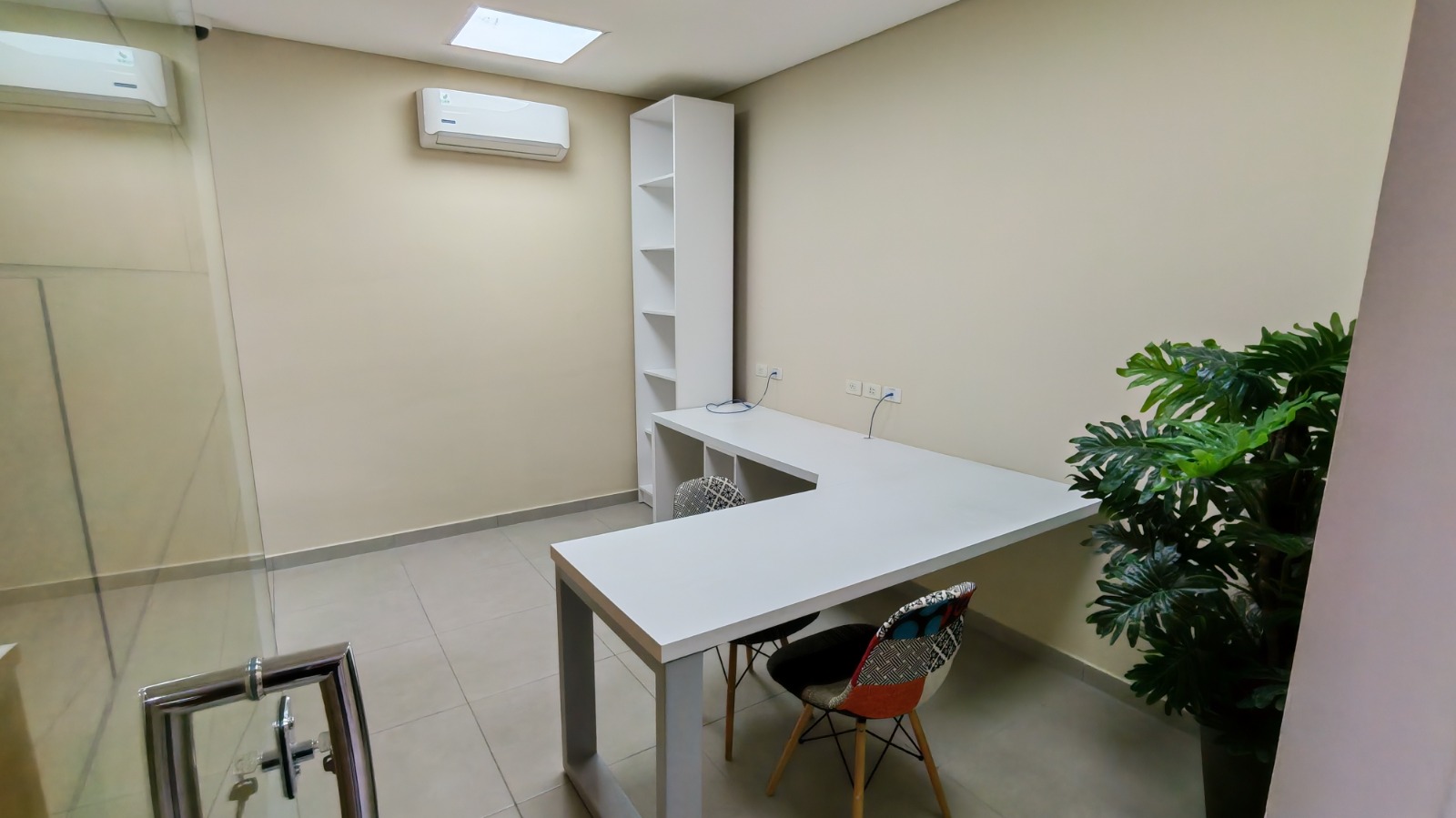 ALQUILO MODERNA OFICINA BOUTIQUE – ZONA MUNI DE ASUNCIÓN - VILLA AURELIA — foto 3