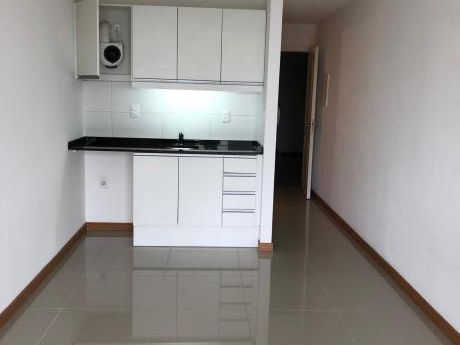Hermoso Monoambiente En Tres Cruces. C/ Opc Gje