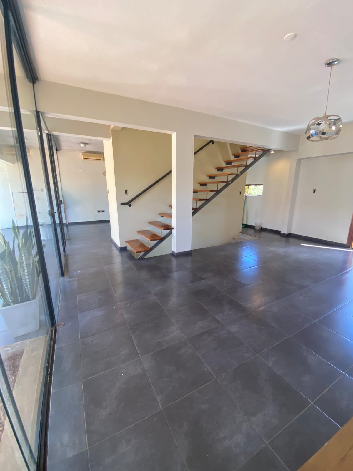 EN ALQUILER COQUETO DÚPLEX DE 3 HABITACIONES EN BARRIO LOS LAURELES — photo 2