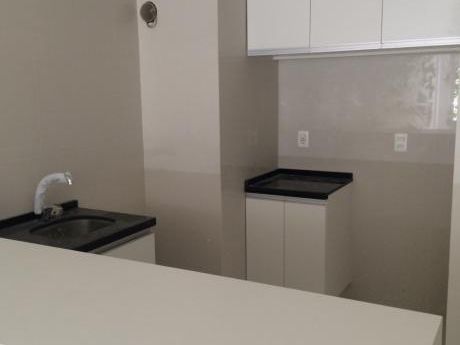 Apartamento Monoambiente Al Frente Con Balcon A Pasos De La Universidad.