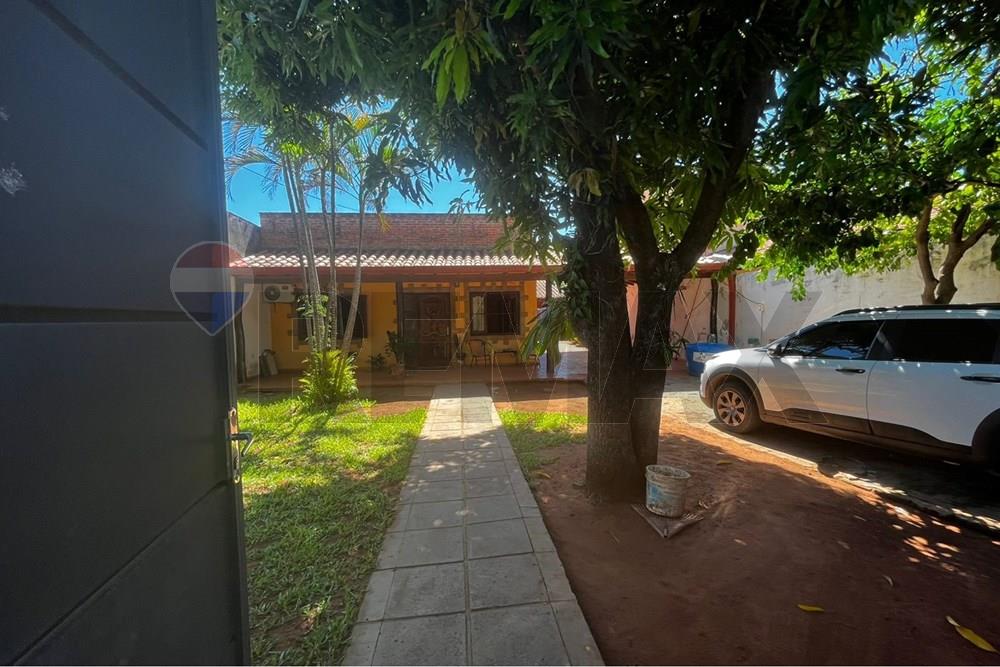 VENDO AMPLIA CASA EN Mariano Roque Alonso Barrio Monseñor Bogarín — foto 2